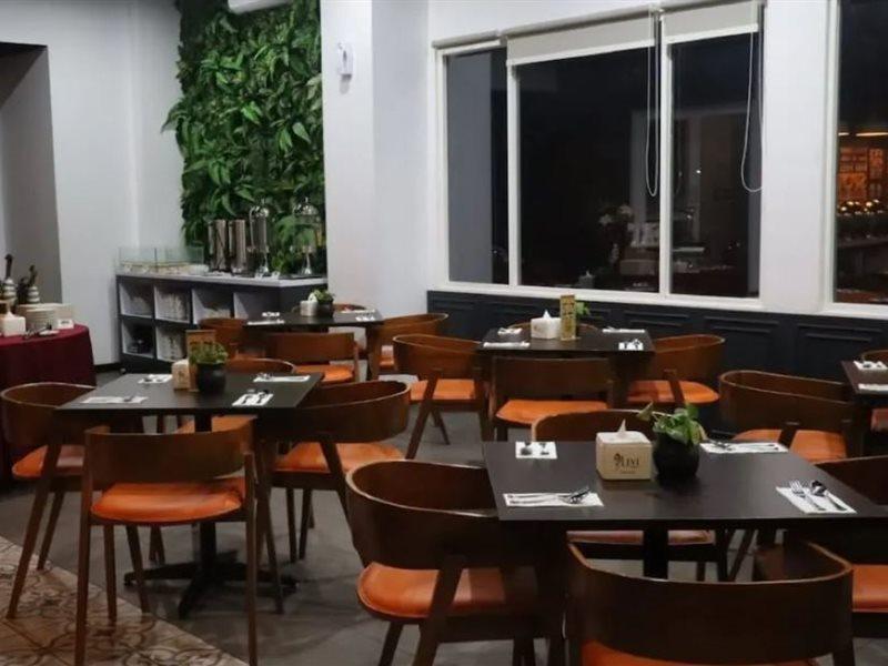 Front One Inn Kediri Kediri  Εξωτερικό φωτογραφία