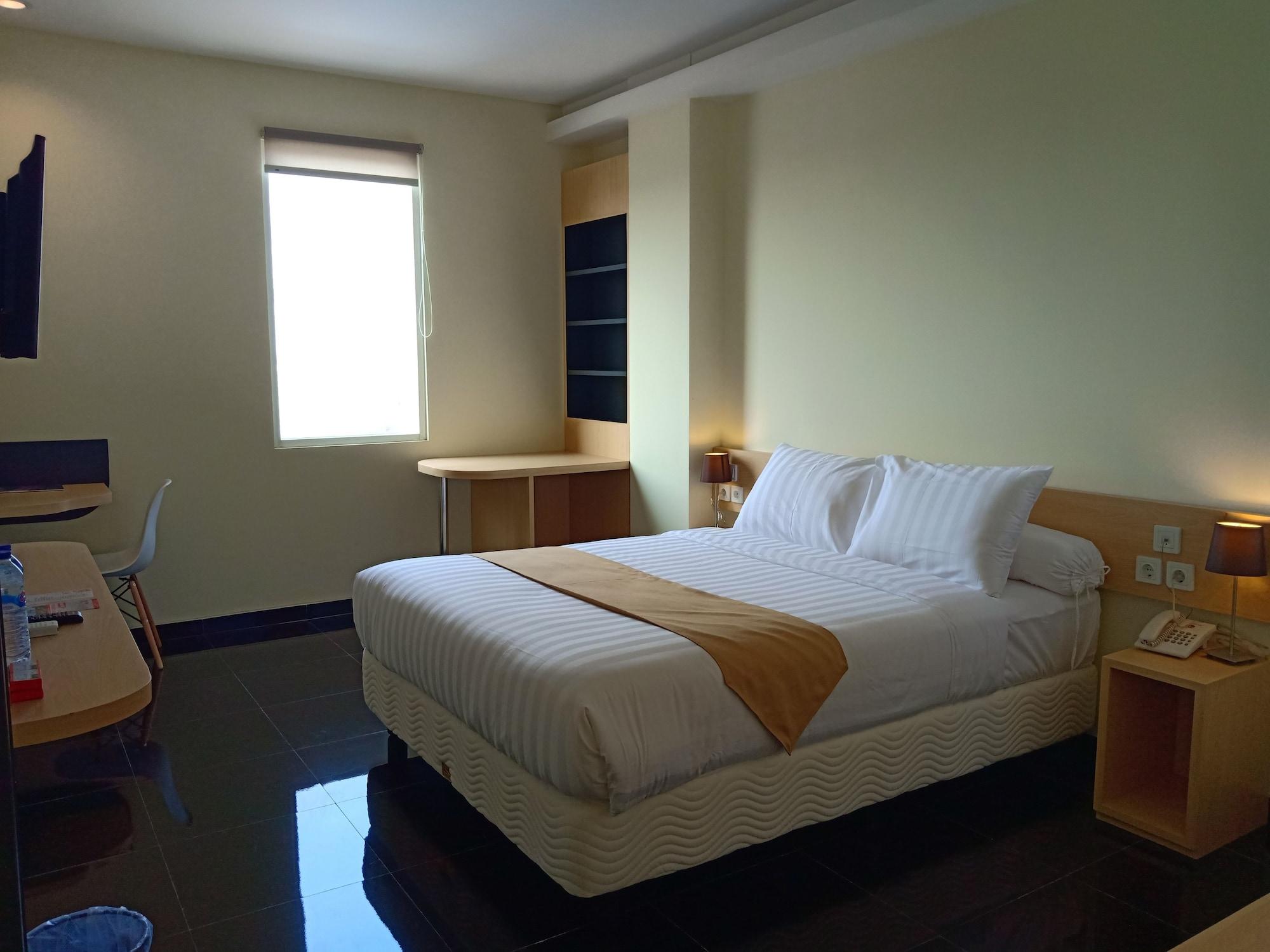 Front One Inn Kediri Kediri  Εξωτερικό φωτογραφία