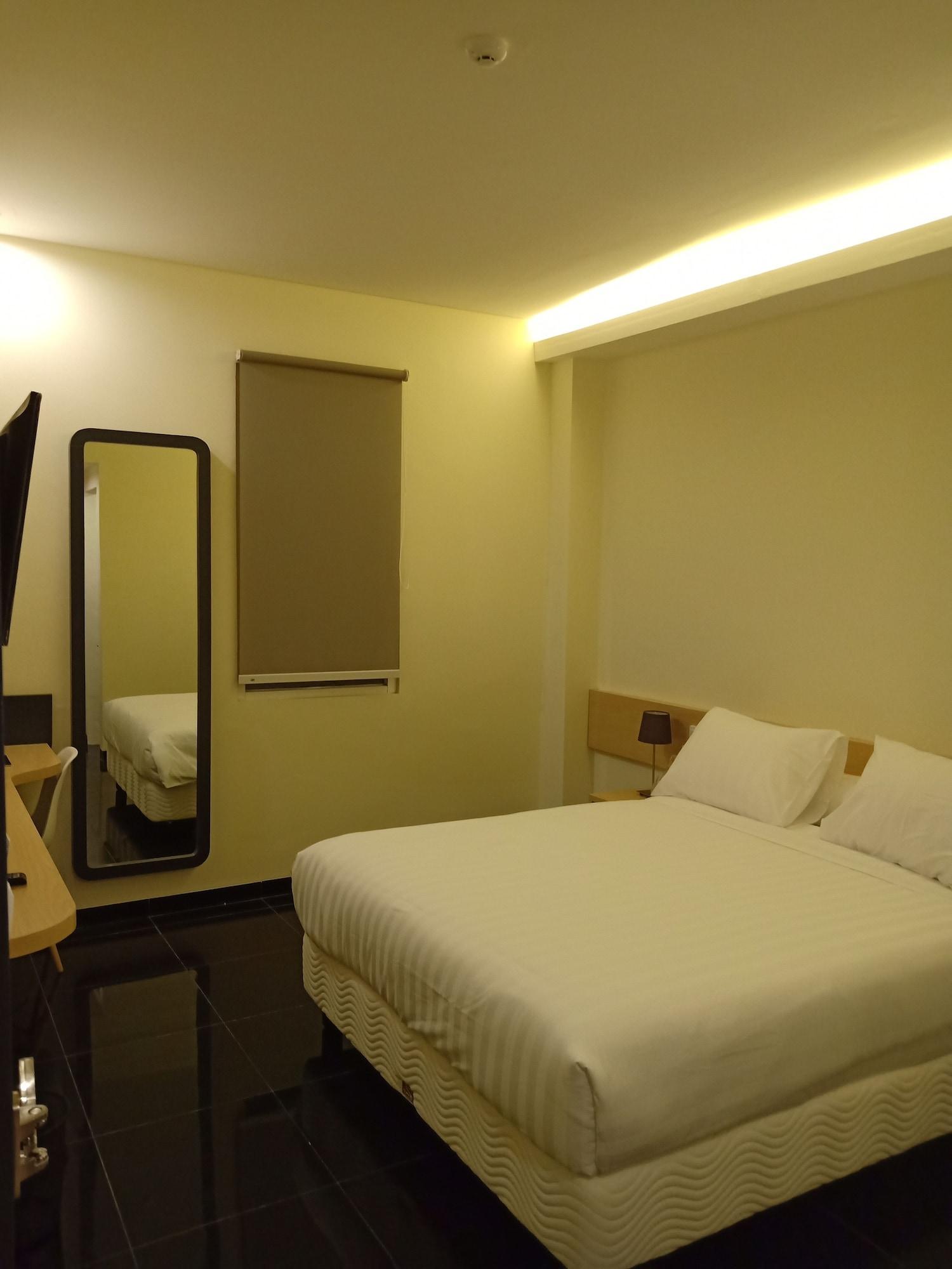 Front One Inn Kediri Kediri  Εξωτερικό φωτογραφία