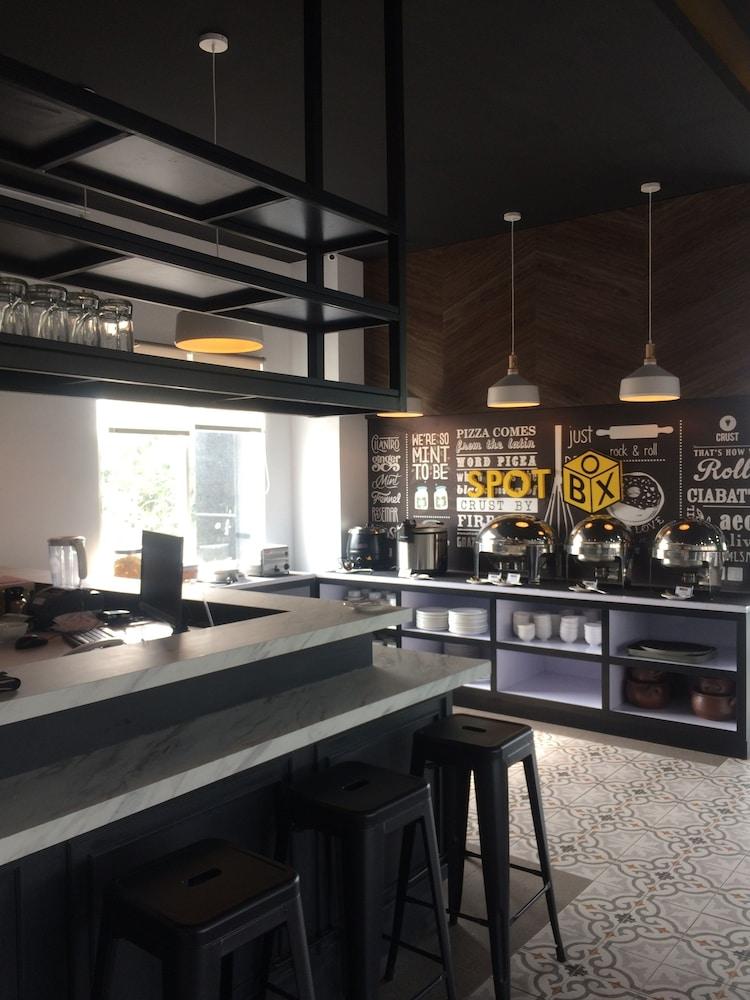 Front One Inn Kediri Kediri  Εξωτερικό φωτογραφία