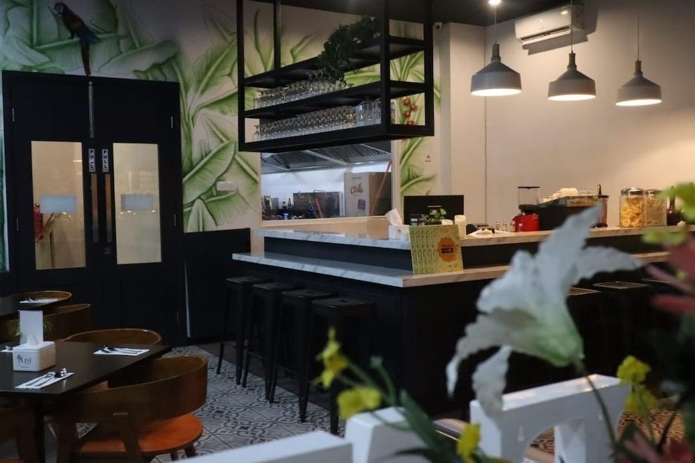 Front One Inn Kediri Kediri  Εξωτερικό φωτογραφία