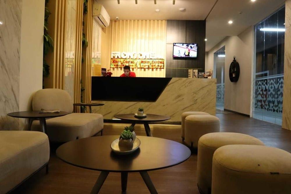 Front One Inn Kediri Kediri  Εξωτερικό φωτογραφία