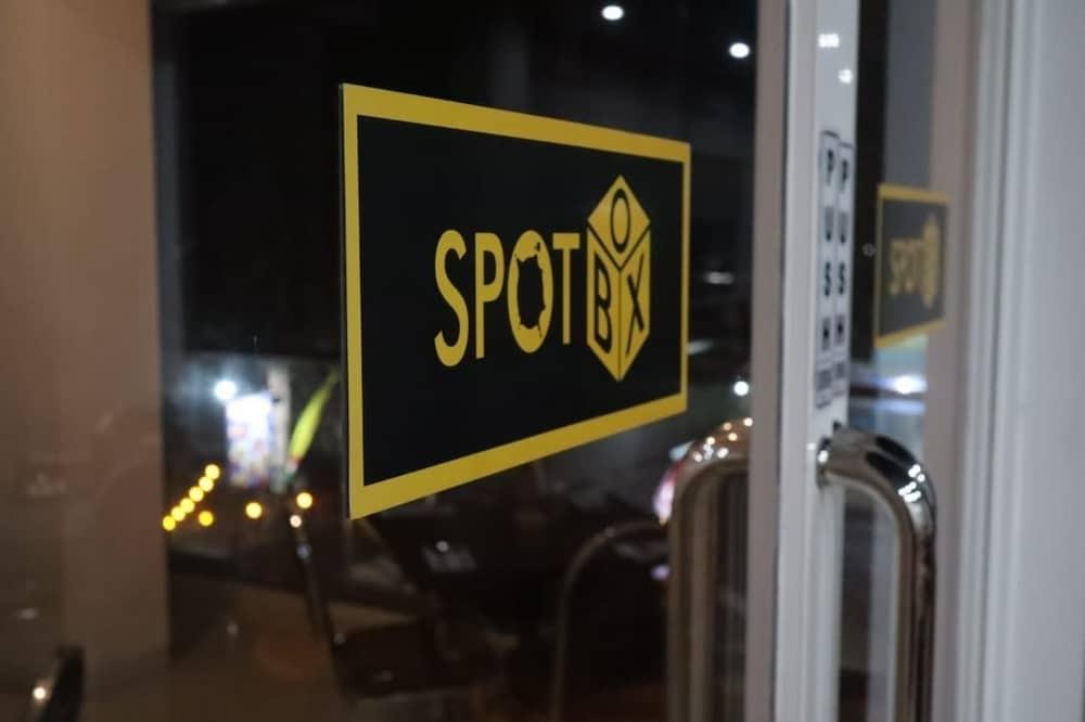 Front One Inn Kediri Kediri  Εξωτερικό φωτογραφία