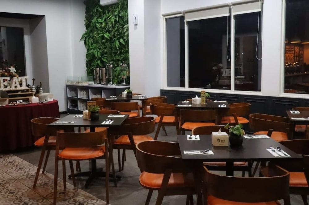 Front One Inn Kediri Kediri  Εξωτερικό φωτογραφία