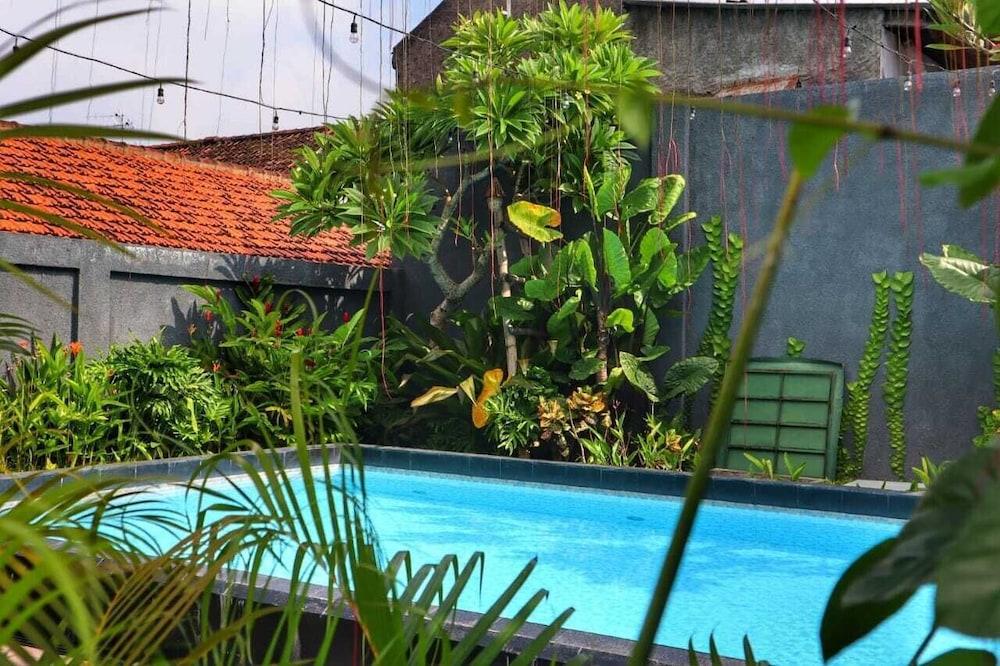 Front One Inn Kediri Kediri  Εξωτερικό φωτογραφία